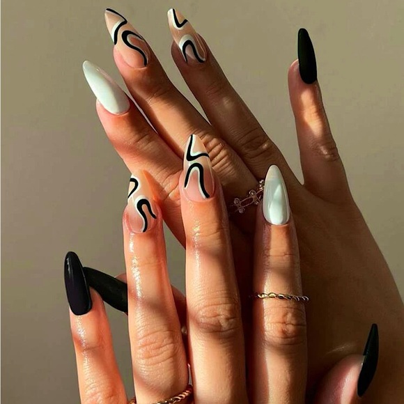 Black & White Abstract Swirl Press On Nails 💅🏼 🖤🤍✨ - Picture 1 of 5